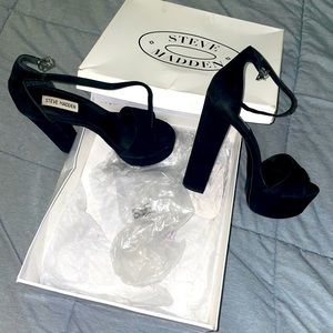 Steve Madden ‘Amori Black Satin’ Heels